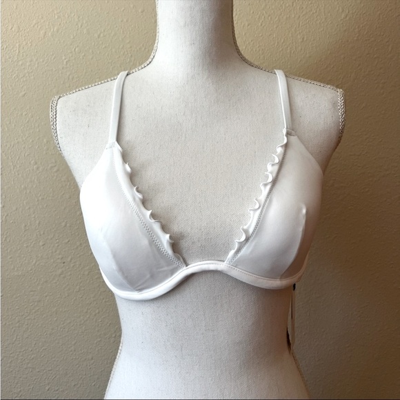Shade & Shore Other - Shade & Shore White Bra with Adjustable Straps and Scalloped Edging
